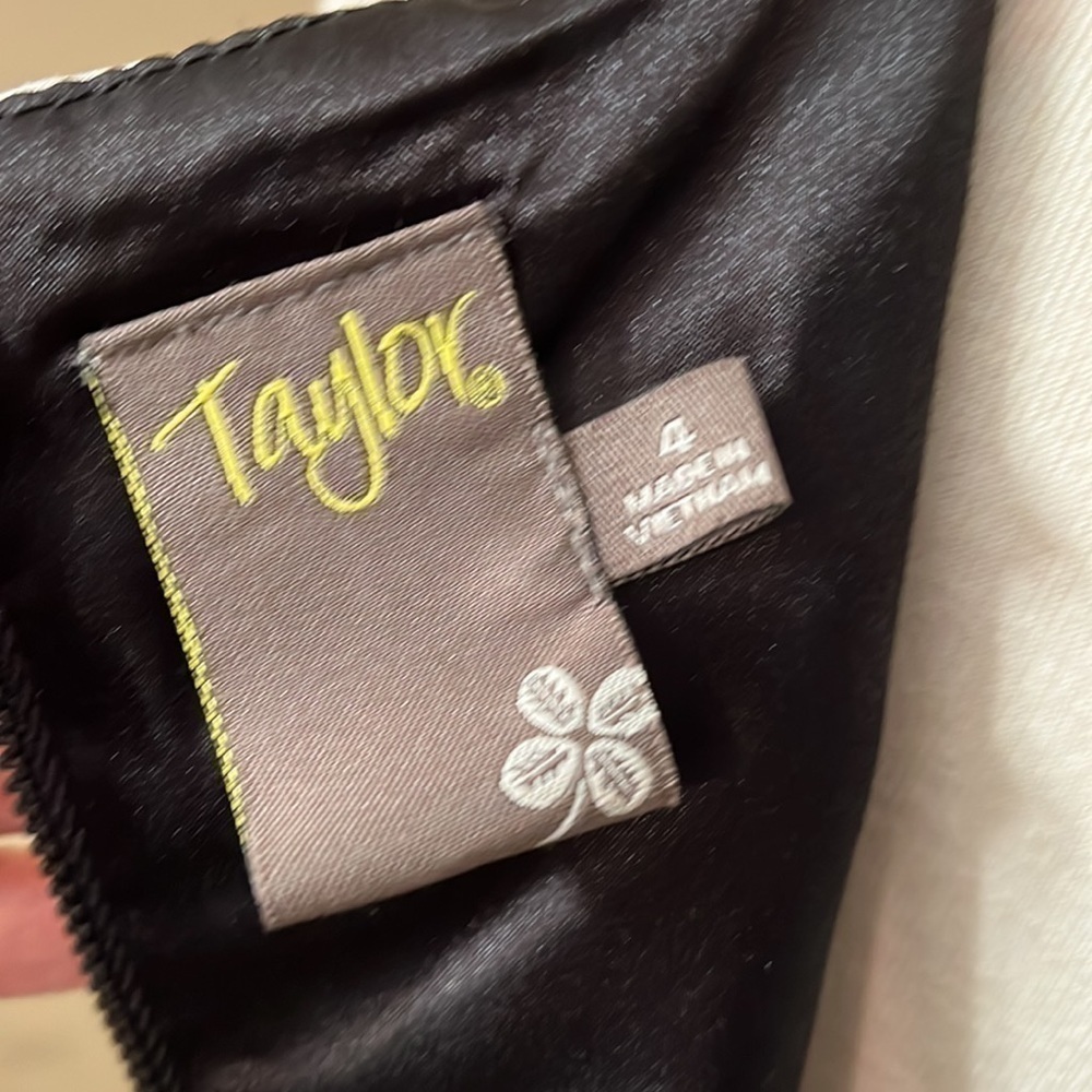 Taylor Cream With Black Print A-Line Dress Sz 4 - Picture 5 of 7